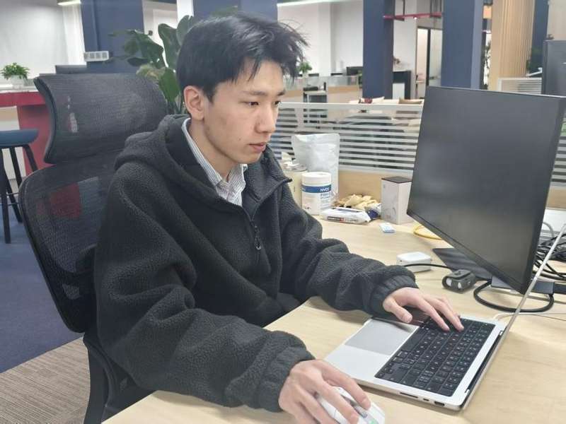 年轻开发者郭航江,两度登顶GitHub趋势榜;陈天桥看中其潜力,全力注资支持。 IT技术