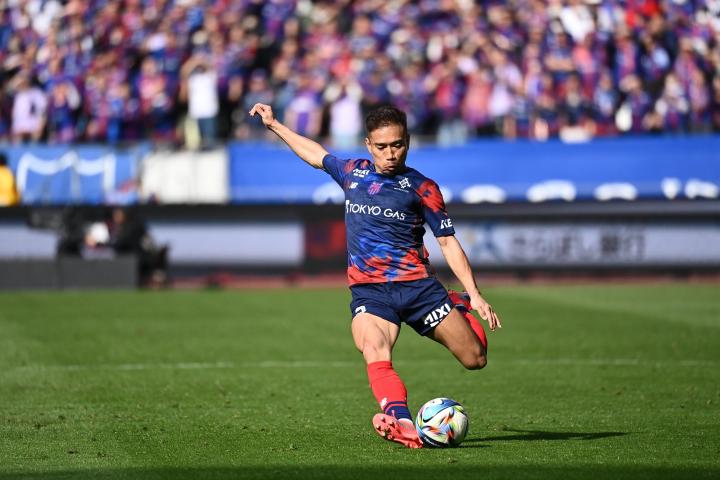  39岁长友佑都右腿受伤离场；FC东京确认大腿后侧拉伤，日本三月名单或缺席。 体育新闻