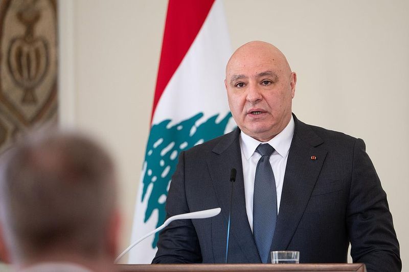 中东局势急剧升温,霍尔木兹海峡面临严峻考验;美伊双方互放强硬信号。 中东局势急剧升温,霍尔木兹海峡面临严峻考验;美伊双方互放强硬信号。