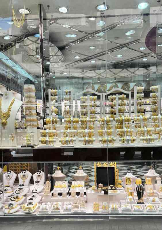 金饰橱窗的余晖:地缘政治震荡下的迪拜黄金市场观察 股票财经
