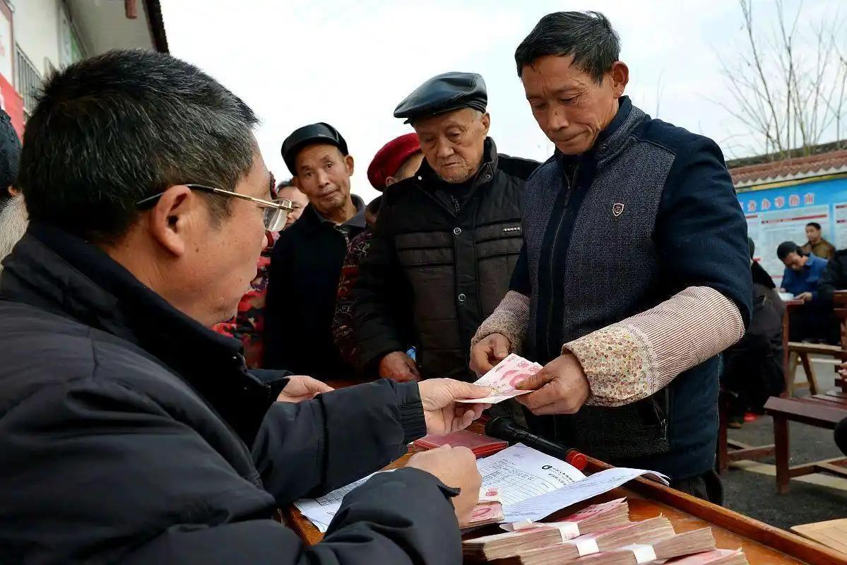  【深度拆解】农民养老金困局：历史欠账、制度缺陷与被忽视的价值贡献 新闻