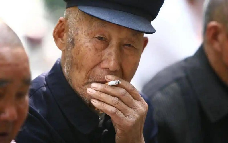 【医学研究】老年吸烟者科学戒烟指南:65岁后的生理适应与风险管控 健康养生 【医学研究】老年吸烟者科学戒烟指南:65岁后的生理适应与风险管控 健康养生